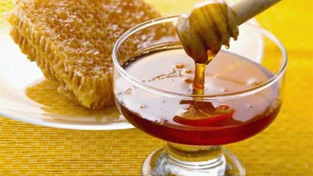 هذا ما يحصل إذا وضعتم قطرة من العسل على سرة البطن