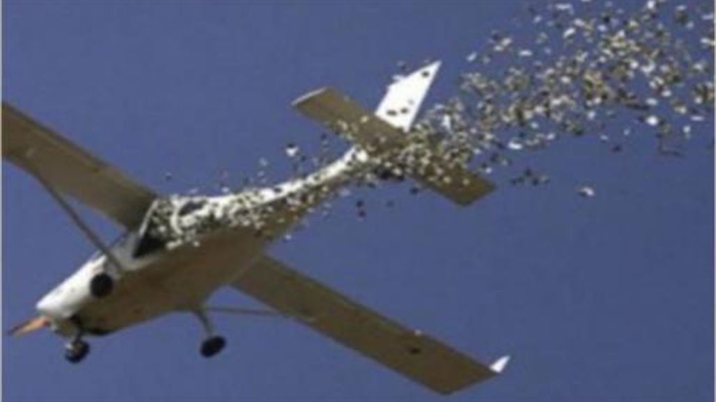 القوة الجوية تلقي الآلاف من الرسائل على ايمن الموصل كتبها أبناء الأيسر لهم