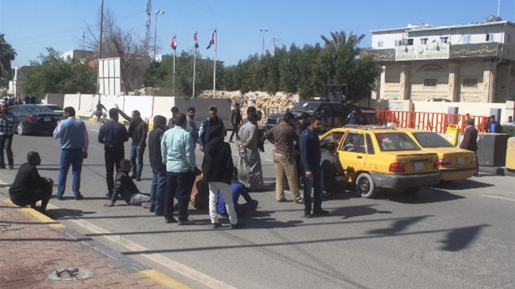 سائقون سابقون لدى ديوان محافظة البصرة يتظاهرون للمطالبة بمستحقاتهم