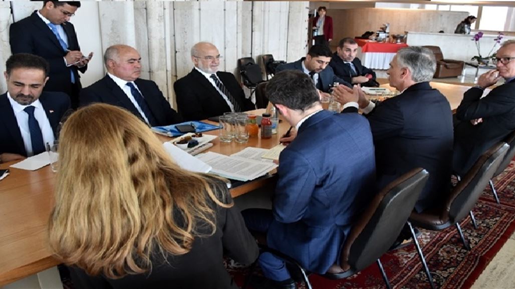 الجعفري يطالب بإطلاق أموال عراقية تقدر بمليار دولار مجمدة ببنوك سويسرا