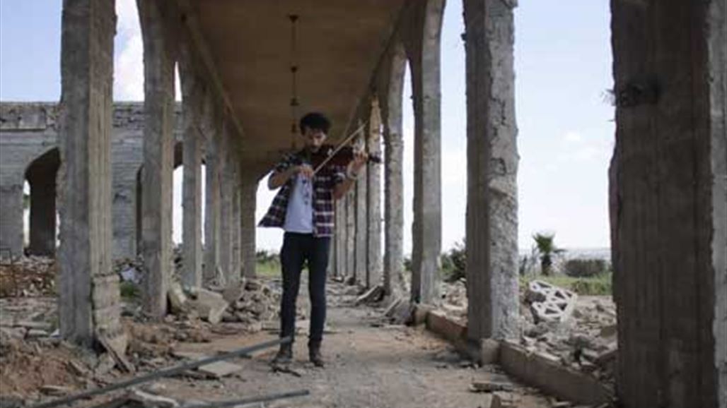 العازف العراقي أمين مقداد يوجّه بكمانه ضربة للارهاب!