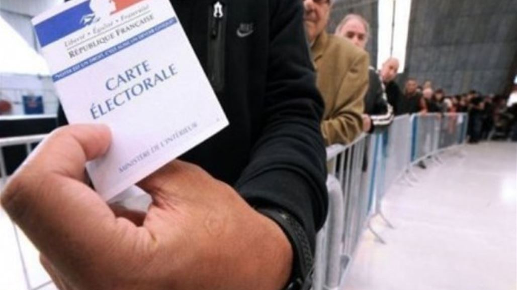 الفرنسيون يدلون بأصواتهم في الدورة الأولى من الانتخابات الرئاسية