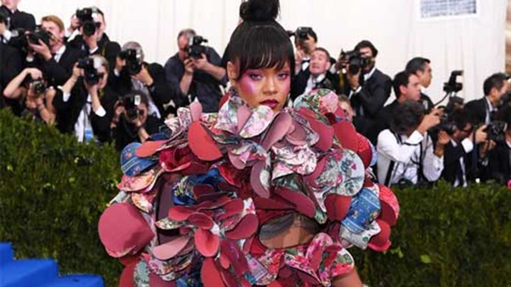 بالصور: نجمات ارتدين فساتين خارجة عن المألوف..فمن بدت الأجمل؟