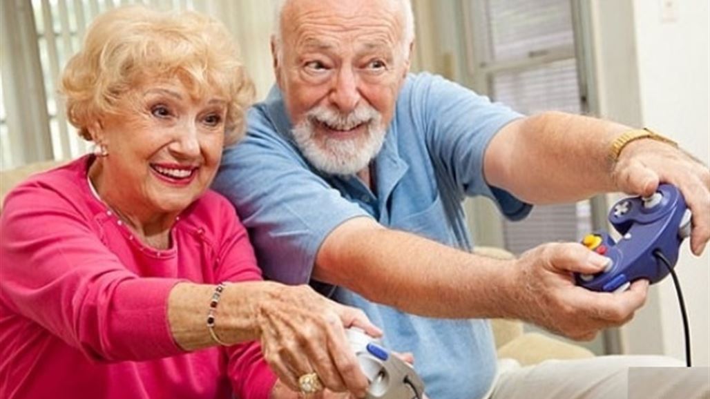 علماء بريطانيون يحثون المسنين على ممارسة ألعاب الفيديو لمنع حدوث الزهايمر