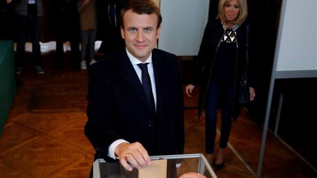 من هو ماكرون الذي فاز بالانتخابات الرئاسية الفرنسية