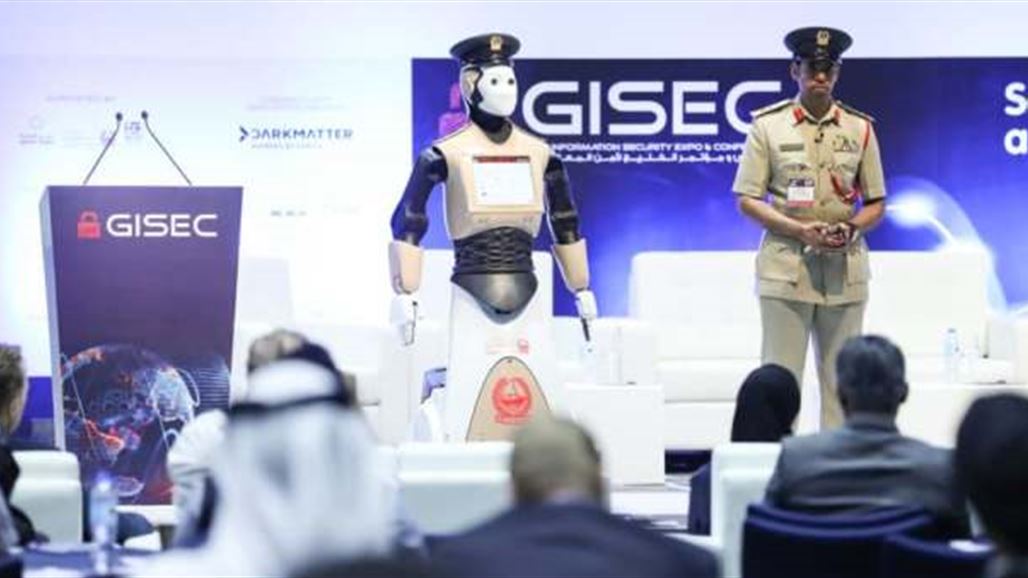 أول شرطي آلي في العالم يدخل الخدمة بدبي