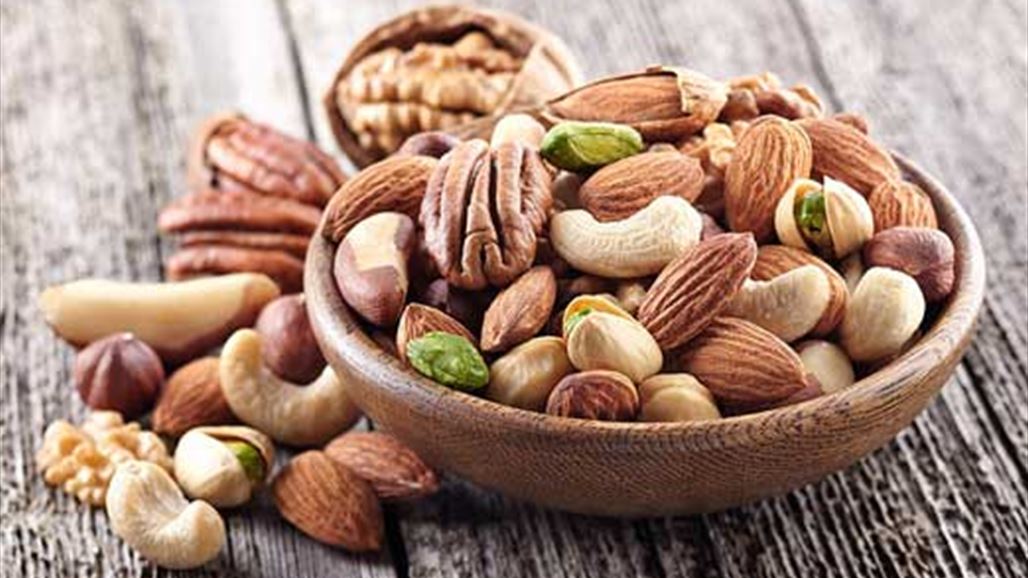 لهذه الأسباب المكسرات تقي من هذا المرض الخطير!