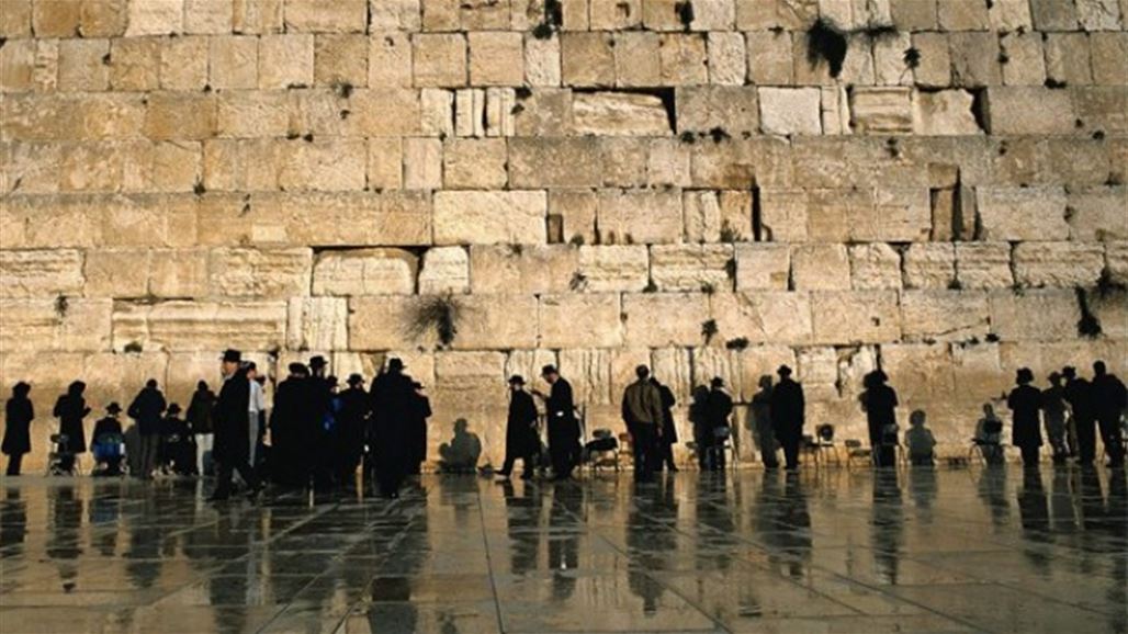 الشرطة الإسرائيلية توقف امرأة تعرت بالكامل أمام حائط البراق