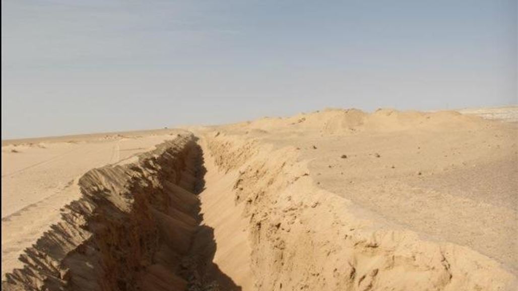 انجاز حفر خندق امني لحماية منفذي الوليد وطريبيل غربي الأنبار