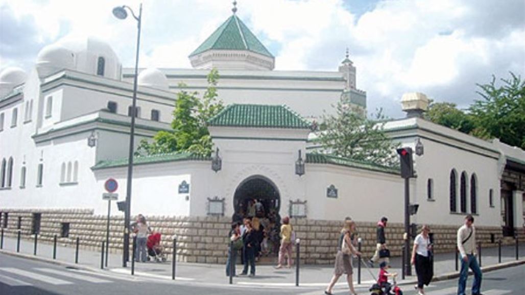 إصابة ثمانية أشخاص بينهم طفلة بهجوم مسلح أمام مسجدٍ في فرنسا