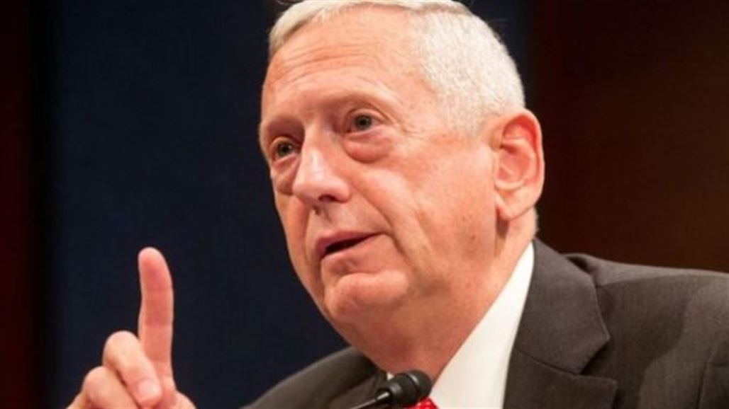 تلميذ يلاحظ ما لم يره أحد وينفرد بوزير الدفاع الأمريكي