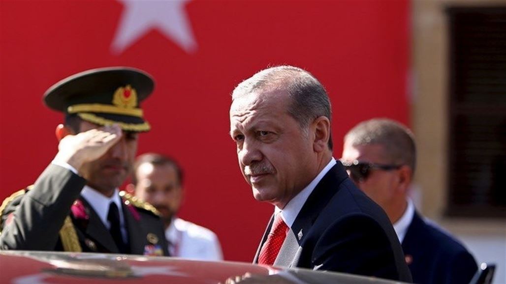 الاتراك يفاجأون بصوت اردوغان على هواتفهم النقالة في ذكرى الانقلاب