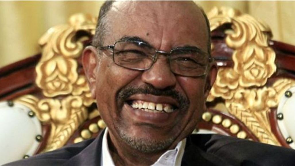الرئيس السوداني "يستعيد شبابه" بموقف طريف