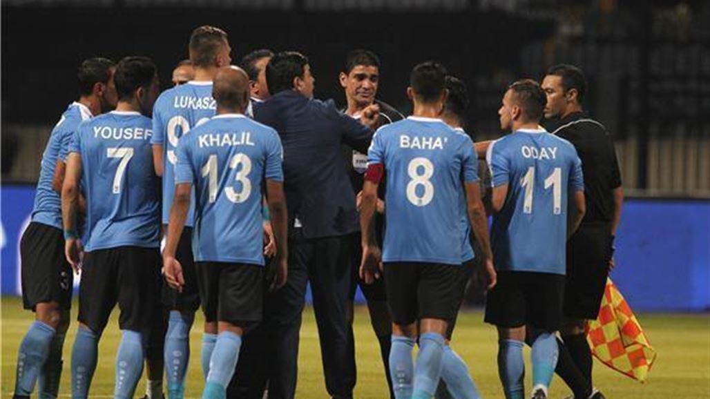 بالصور..إداريو ولاعبو الفيصلي يعتدون على حكم نهائي البطولة العربية