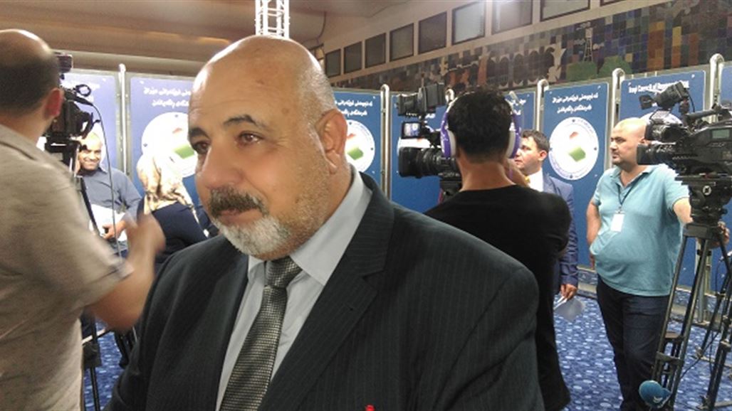 نائب يناشد العبادي بعقد اجتماع طارئ بالبصرة لحسم ملف المحافظ ورئيس المجلس