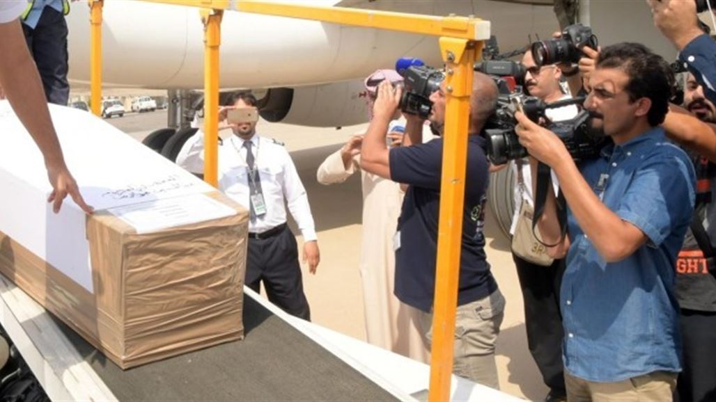 جثمان الراحل عبد الحسین عبد الرضا يوارى الثرى في وطنه