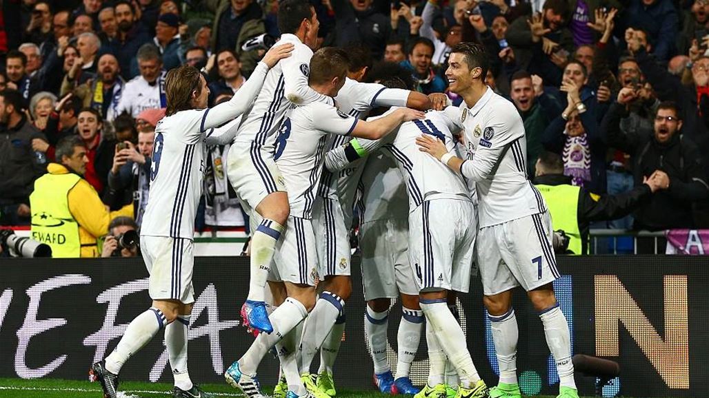 قميص كاسيميرو يدخل السعادة لقلب طفل مدريدي
