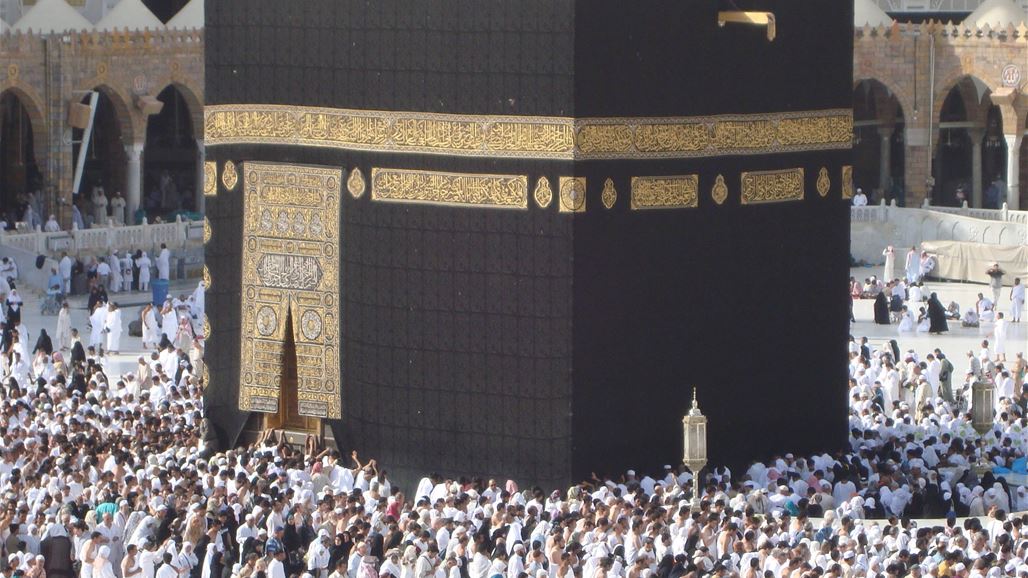 بالصور.. الكعبة تلبس الحرير والذهب