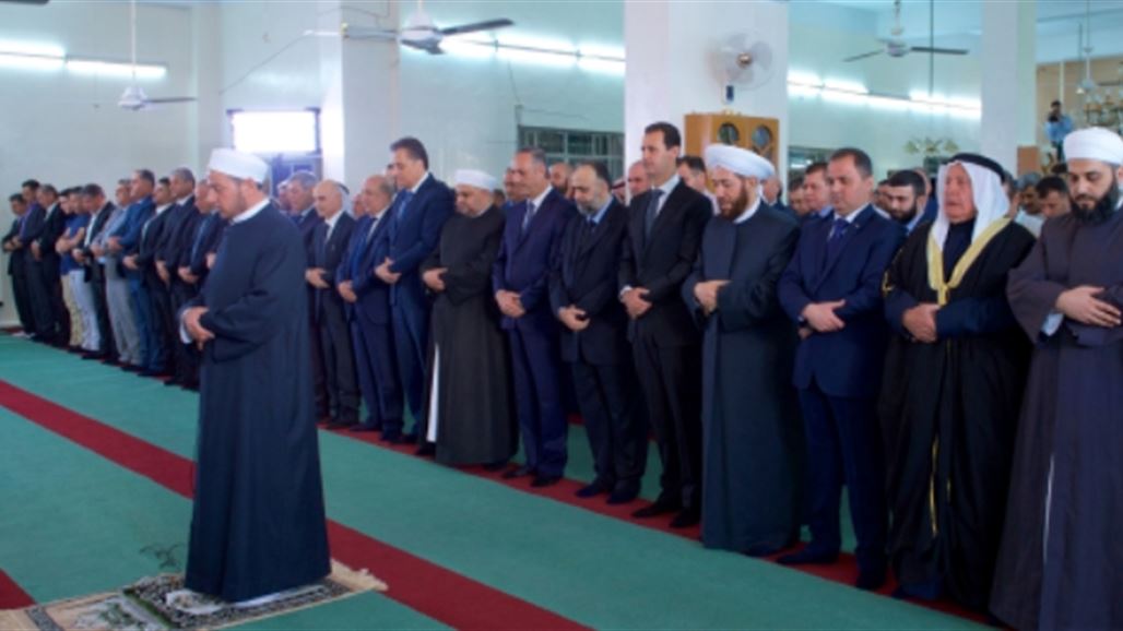 الرئيس السوري يؤدي صلاة العيد في القلمون