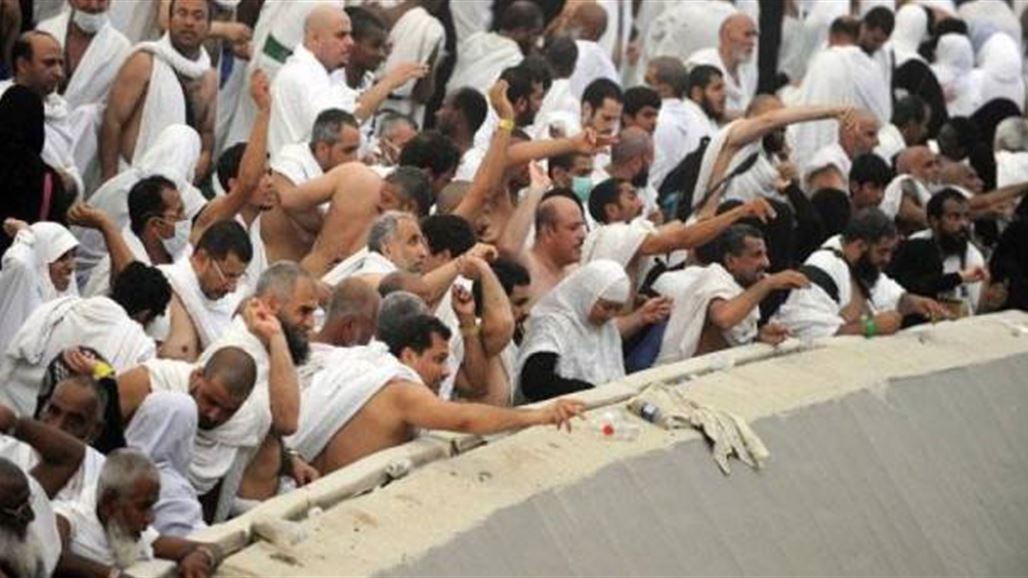 الحجاج يواصلون رمي الجمرات في أيام التشريق