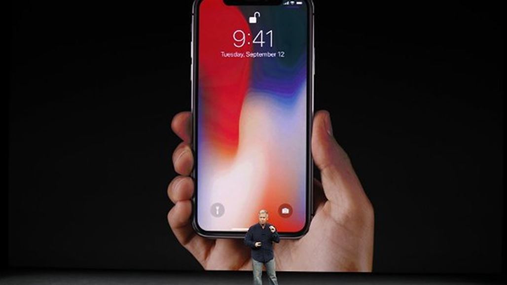 آيفون X يصدم عشاق "أبل" ونائب رئيس الشركة يتعرض لموقف محرج