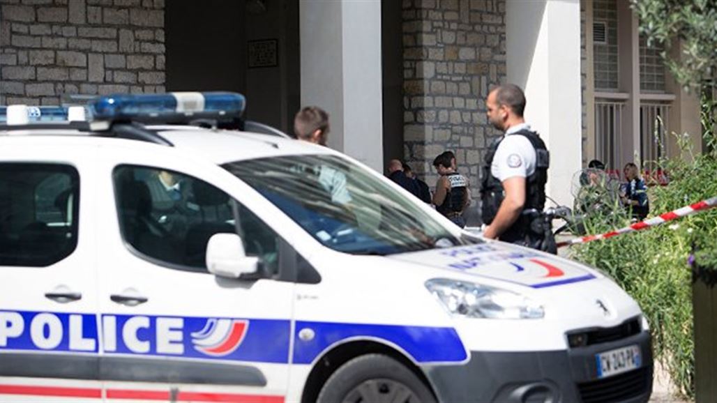 مسلح يهاجم جنديا في باريس ويهتف "الله اكبر"