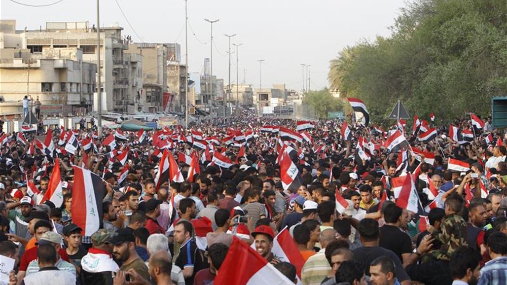 العشرات يتظاهرون امام وزارة المالية ببغداد لاعتراضها على قانون مؤسسة السجناء السياسيين