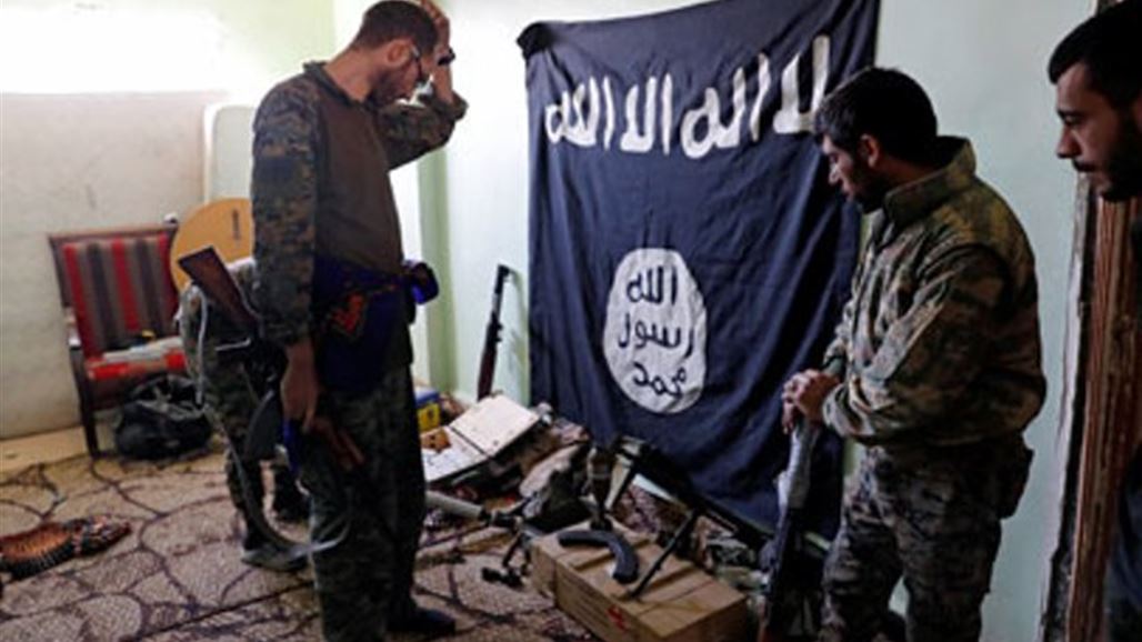 مسلحو "داعش" يغادرون الرقة ليلاً مصطحبين معهم مدنيين لاستخدامهم دروعا بشرية