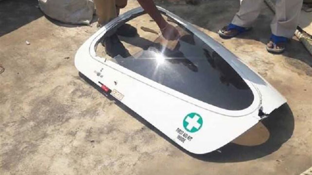 باب طائرة يسقط على مبنى سكني في الهند