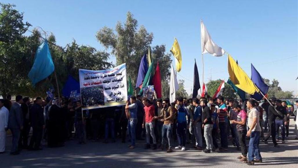 اهالي اقدم قرى في ديالى يتظاهرون وسط بعقوبة للمطالبة بتحويلها الى ناحية