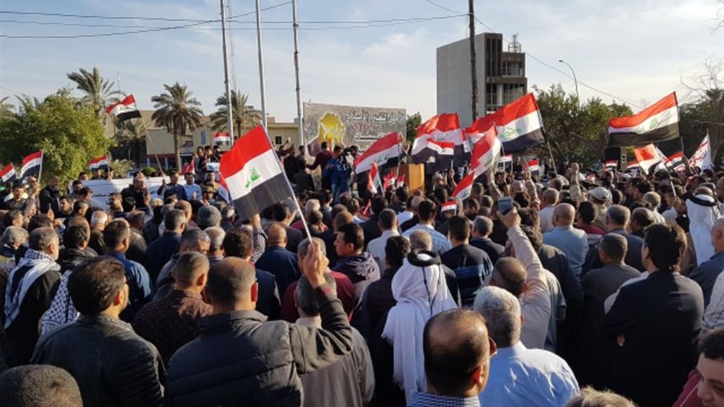 المئات يتظاهرون في البصرة رفضا لخصخصة الكهرباء والمطالبة بخفض اجور الجباية