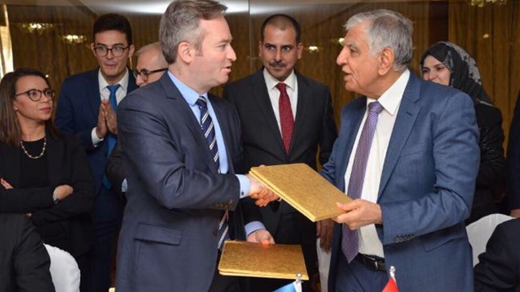 العراق وفرنسا يوقعان على محضر اجتماع اللجنة العراقية - الفرنسية