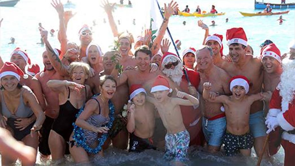 بالصّور: رئيس بلدية فرنسي يحتفل بالكريسماس بحمام عيد الميلاد