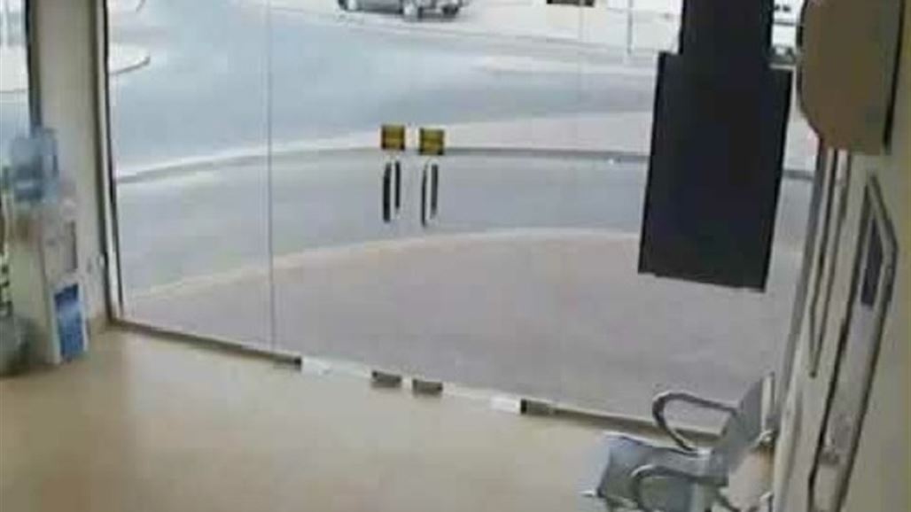 "صدام حسين" يسرق بنكا