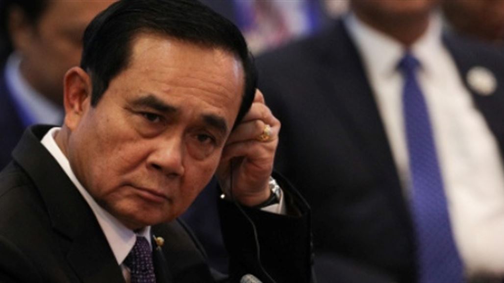 بالصور.. رئيس الوزراء التايلاندي يبتكر طرقا عجيبة لتجنب أسئلة الصحفيين