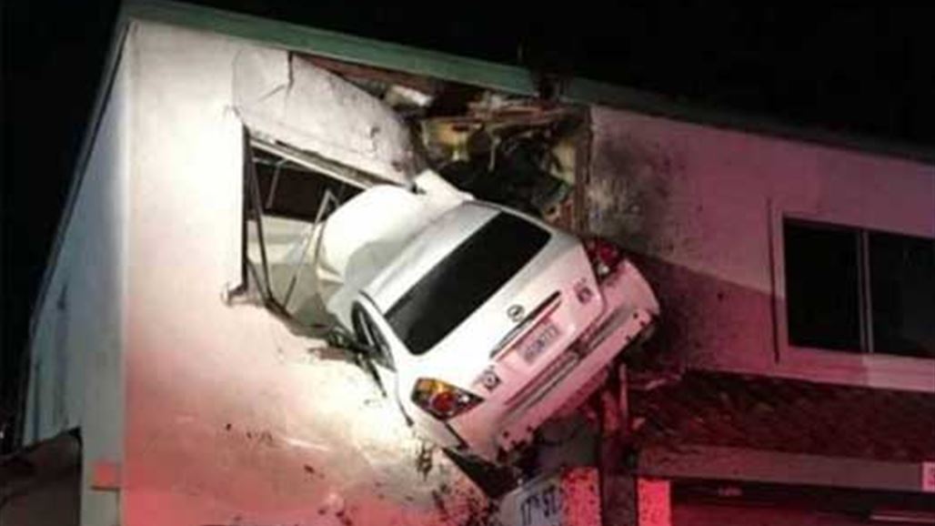 بالصور: طارت سيارته في حادث حطّم "قواعد الطبيعة"