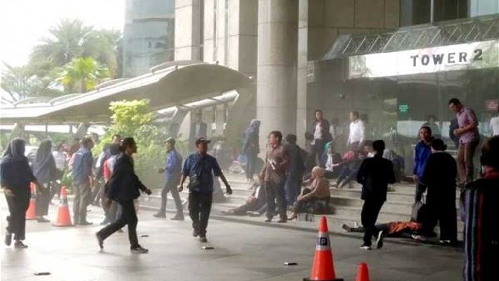 بالصور: انهيار طابق بالكامل في أحد البورصات في اندونيسا أسفر عن إصابات