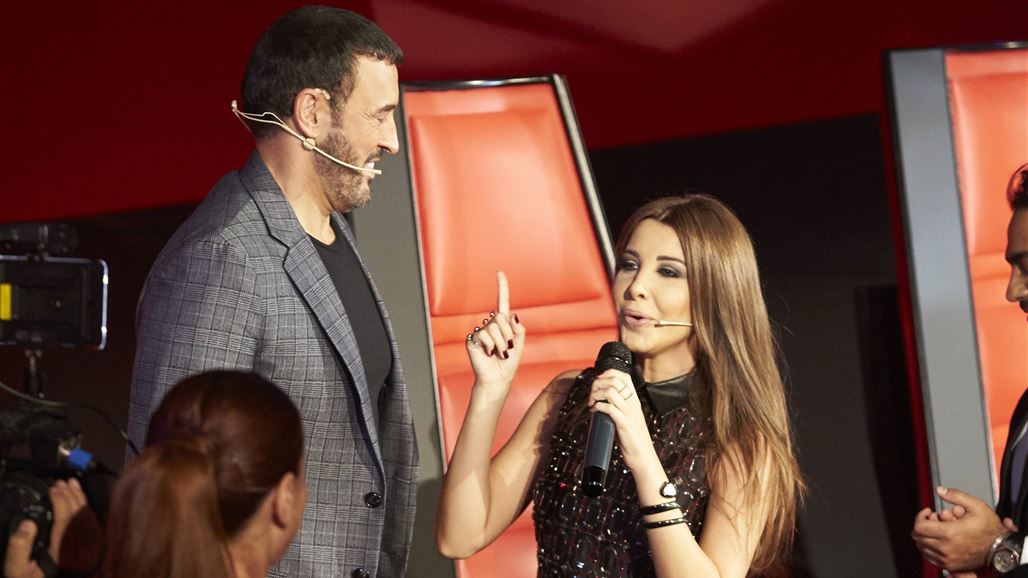 بالفيديو: نانسي عجرم تغازل كاظم الساهر