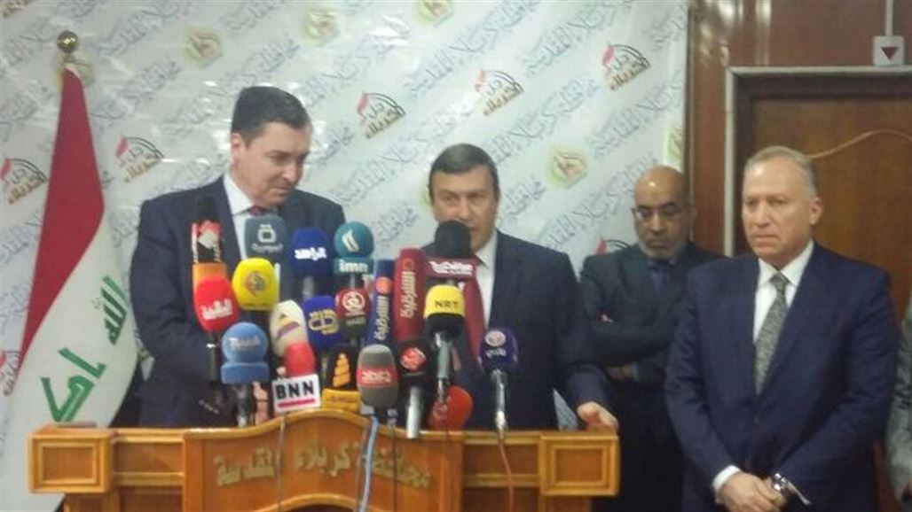 السفير البريطاني من كربلاء : نتحرك لفتح مطارات كردستان وتسوية الأزمة بين بغداد وأربيل