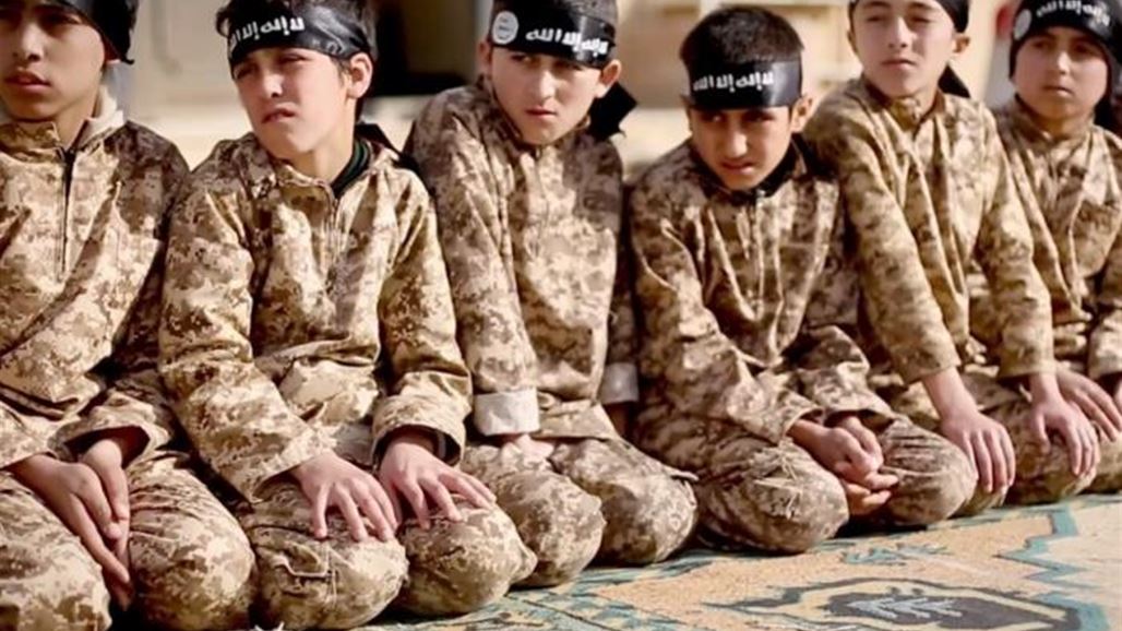 كيف يقوم المسلحون في العراق وسوريا بتجنيد الأطفال واستخدامهم