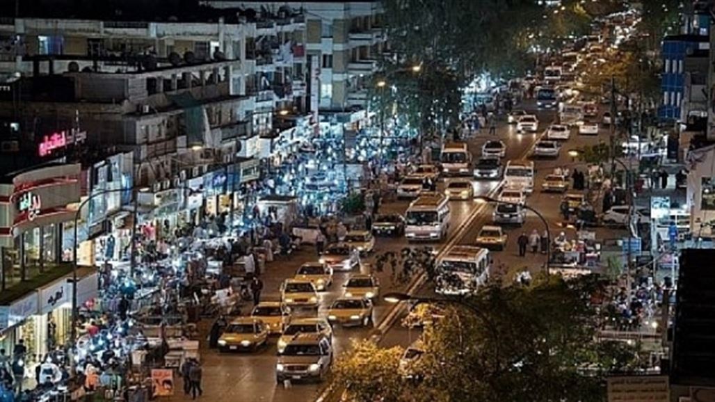 العشرات من اصحاب "البسطيات" يتظاهرون في الكرادة احتجاجاً على ازالة "بسطياتهم"