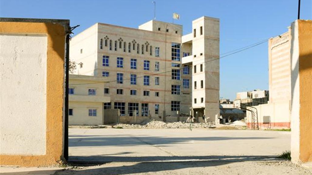 بالصور.. "رامبو" يرمم فندقا فخما حوّله "داعش" الى سجن