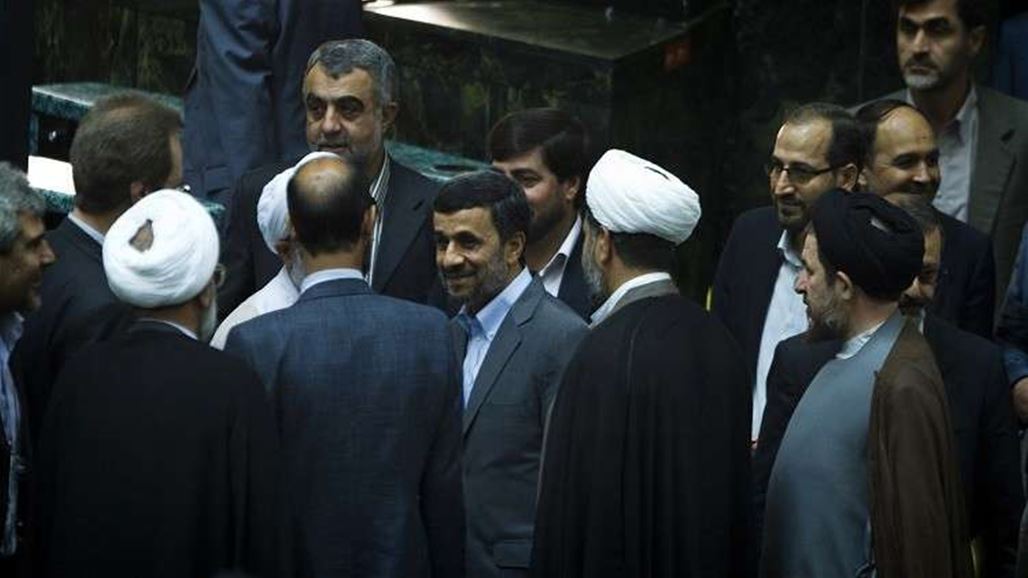 القضاء الإيراني يوقف مقربا من الرئيس السابق نجاد