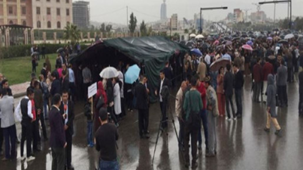 متظاهرو السليمانية ينصبون الخيم امام محكمة المدينة