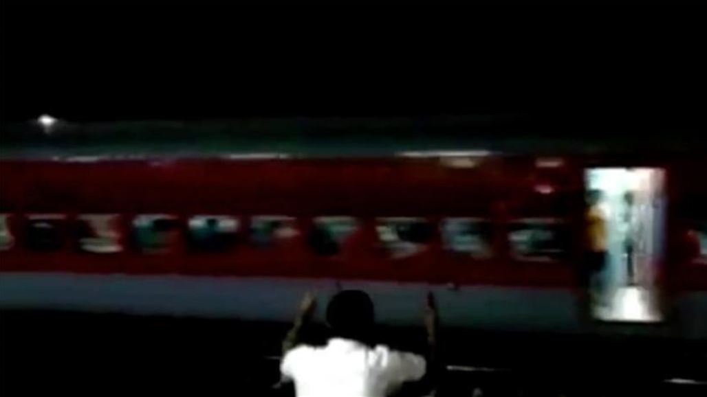 قطار يسير إلى الخلف في الهند لمسافة 13 كيلومتراً