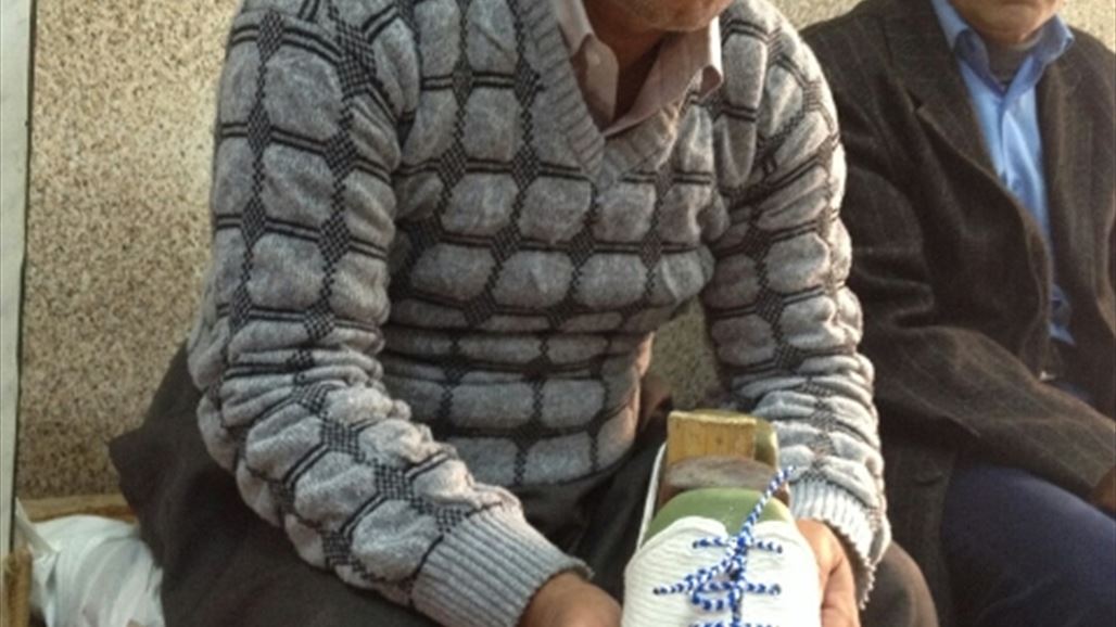 بالصور صانع "الكلاش" بالسليمانية: صنعت لرونالدو ومنهمك بآخر لميسي