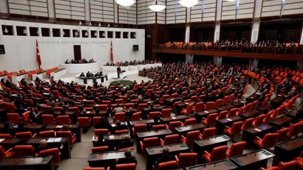 البرلمان التركي يوافق على إجراء انتخابات عامة مبكرة في 24 حزيران المقبل
