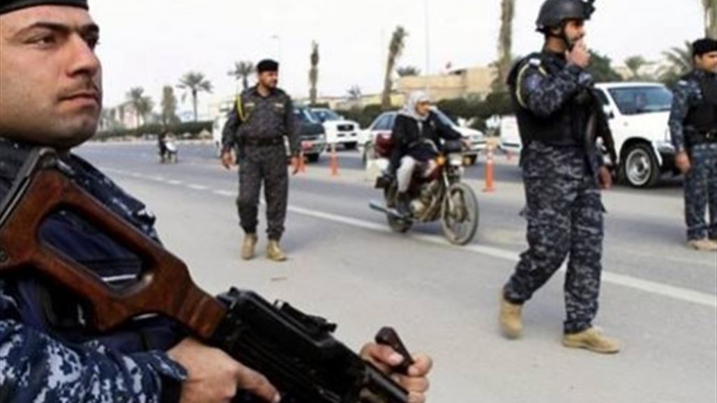 قوة من شرطة البصرة تقبض في سامراء على مطلوب بتهمة بالإرهاب