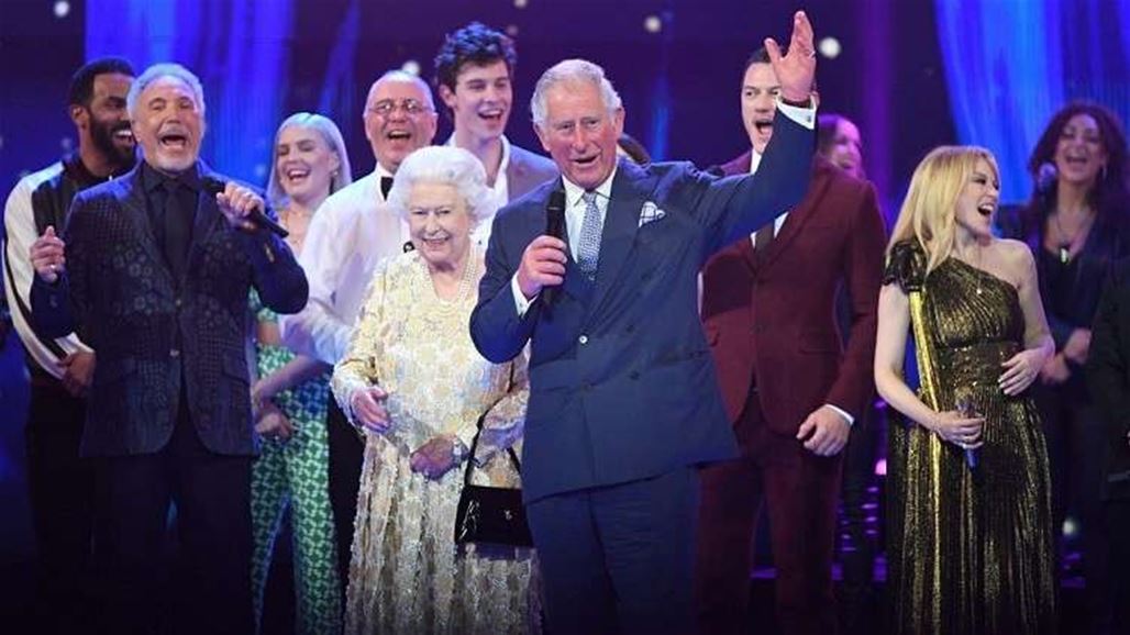 الملكة إليزابيث تحتفل بعيد ميلادها الـ92 وسط المشاهير