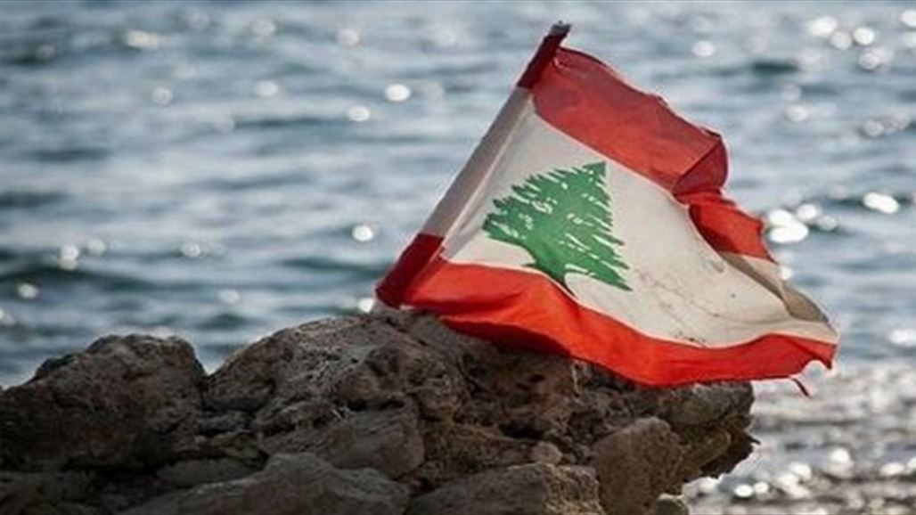 بالصورة.. جمل وخراف زرقاء في لبنان